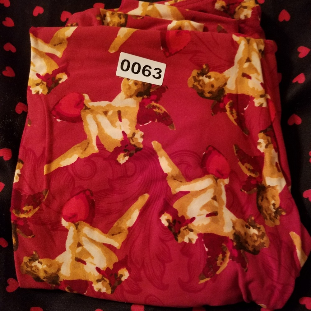 Lularoe vintage Valentine's leggings TC cherubs